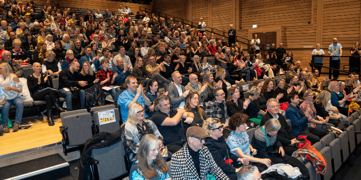 Crowd at the Shaun by the Sea auction